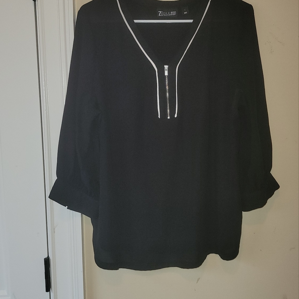 NWT New York & Company Black White Trim Quarter Sleeve Zipper Front Blouse